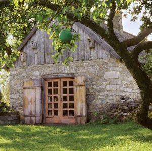 Photos - beautiful house gardens - mylusciouslife - barn house.jpg